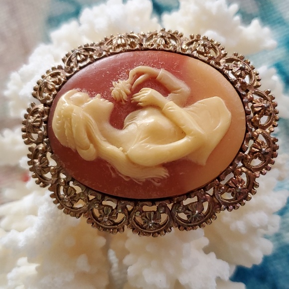 Vintage Cameo Brooch - Picture 8 of 16